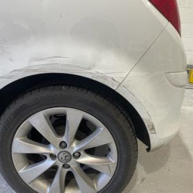 Vauxhall Car Body & Dent Repair Nottingham : Click Here To View Larger Image